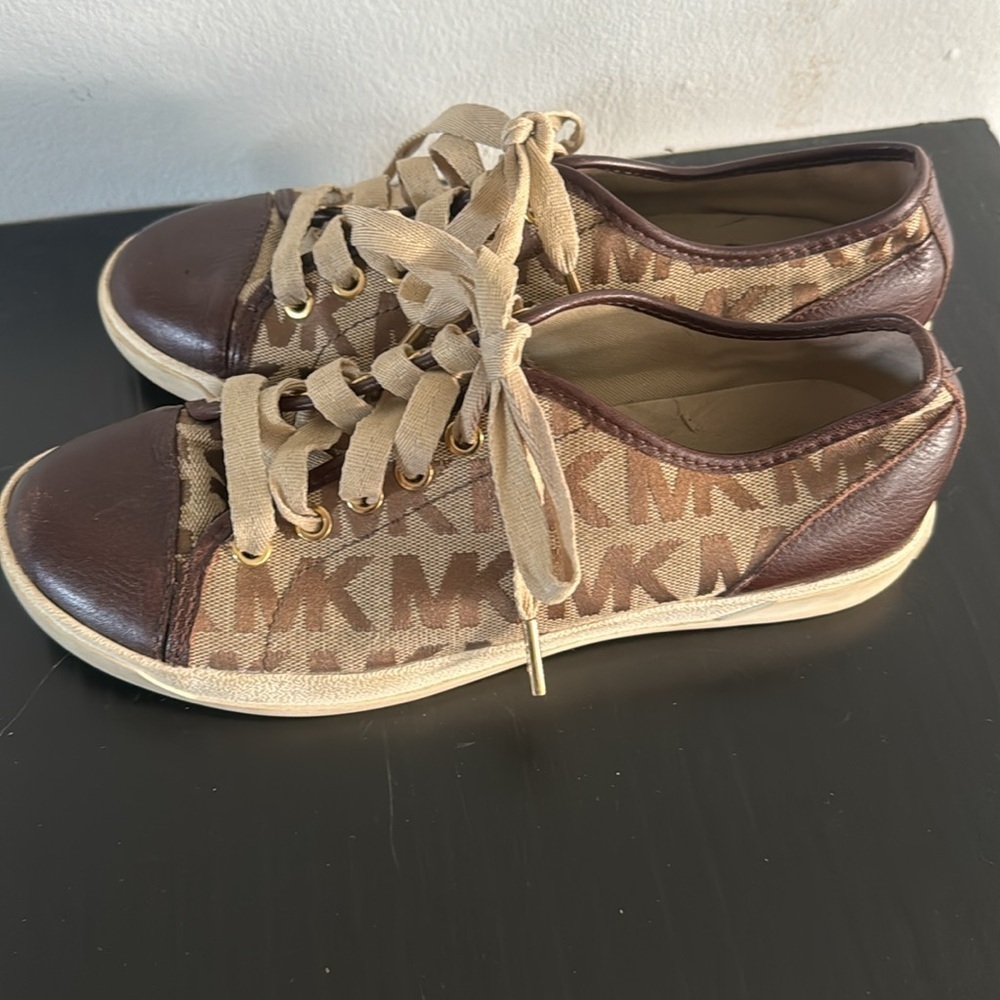 🍍 Michael Kors City Sneaker Signature  MONOGRAM MK Shoe Women's SZ 7 Brown Tan - Picture 2 of 5